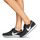Boty Ženy Nízké tenisky Nike VENTURE RUNNER Černá / Bílá